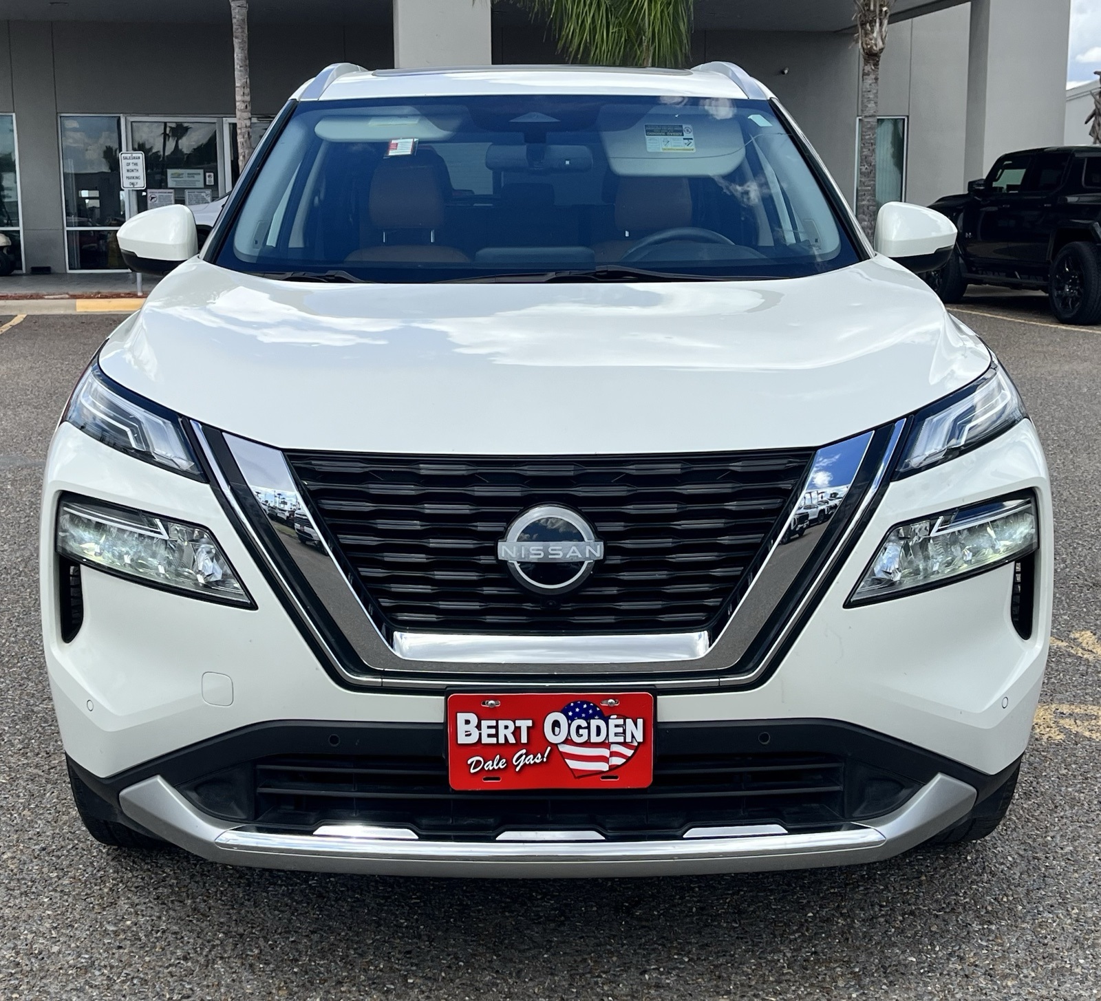2023 Nissan Rogue Platinum photo 2