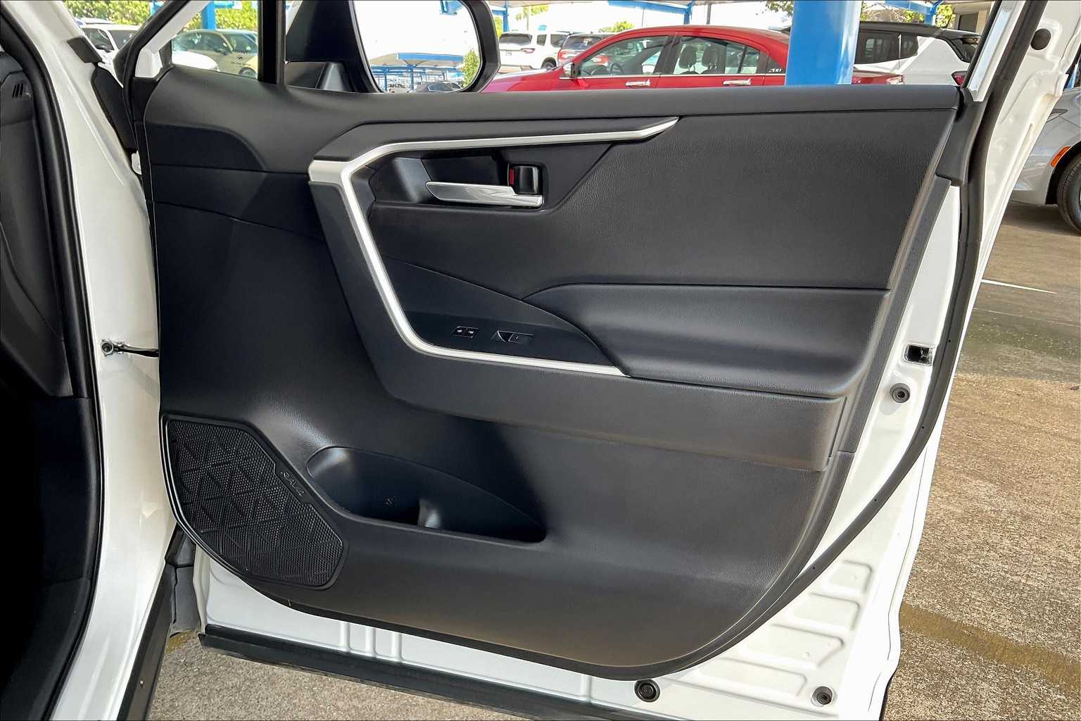 2024 Toyota RAV4 XLE photo 21