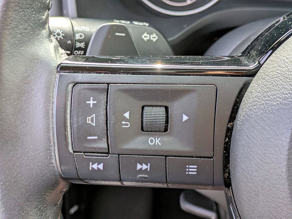 2021 Nissan Rogue SV photo 15