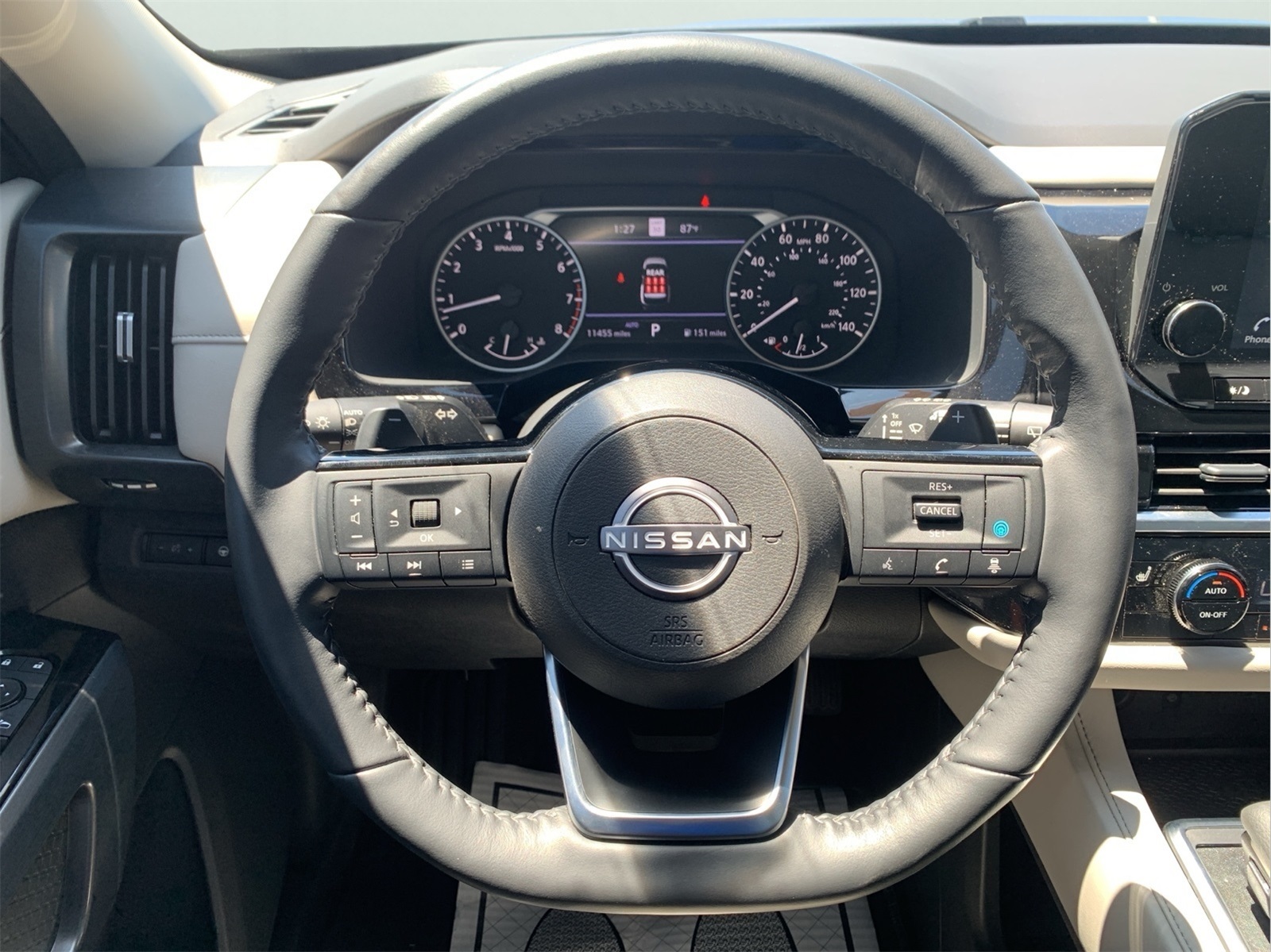 2024 Nissan Pathfinder SL photo 4