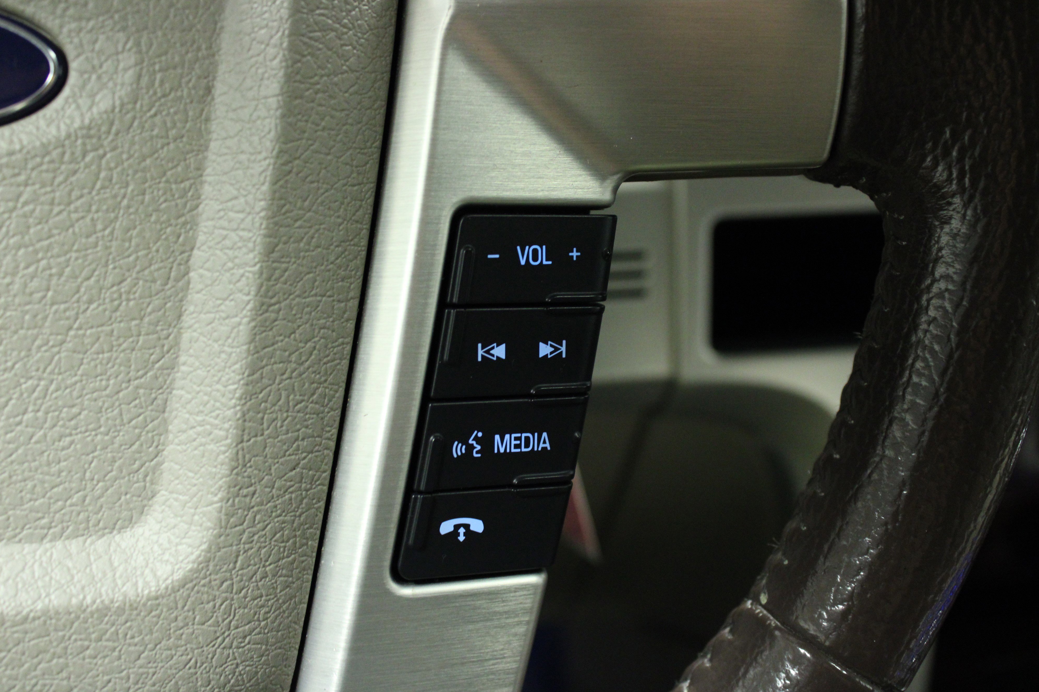 2010 Ford F-150 Platinum photo 17