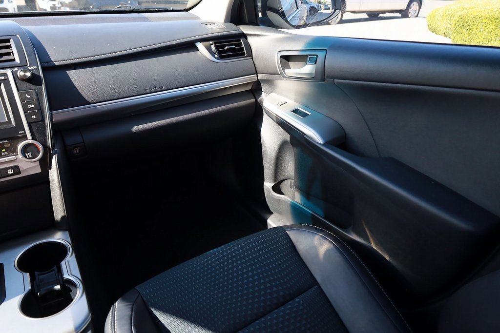 2012 Toyota Camry L photo 21