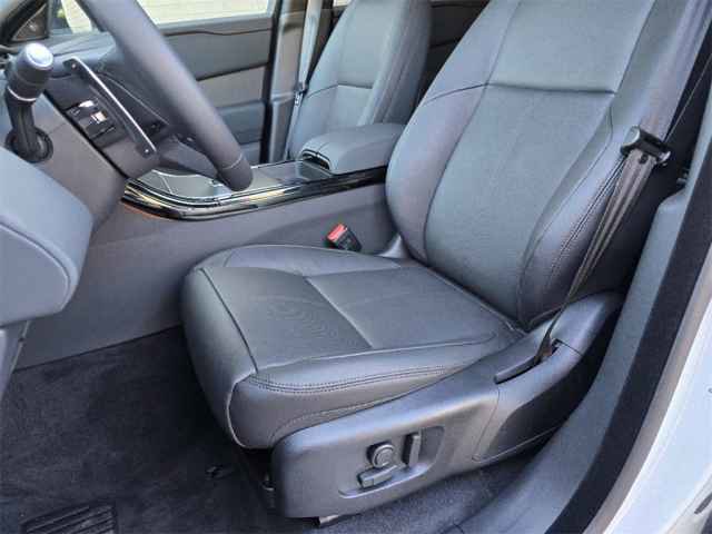 2025 Land Rover Range Rover Velar SE photo 28