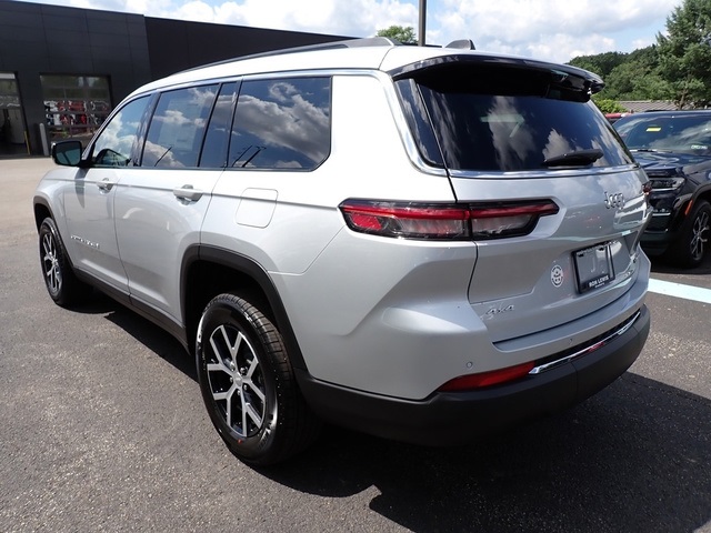 2025 Jeep Grand Cherokee Limited photo 2
