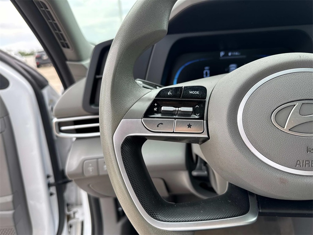 2024 Hyundai Elantra SE photo 19