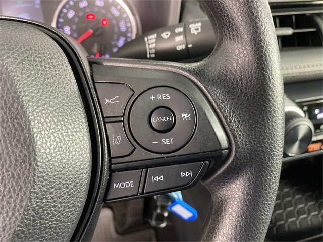 2022 Toyota RAV4 LE photo 12
