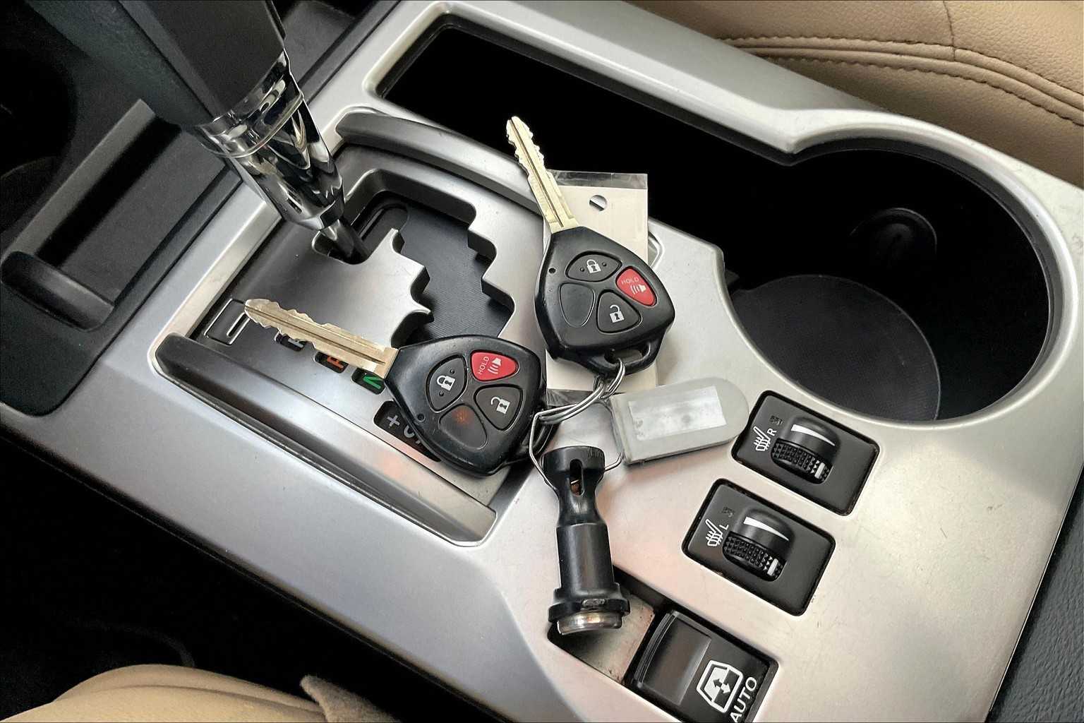 2019 Toyota 4Runner SR5 Premium photo 13