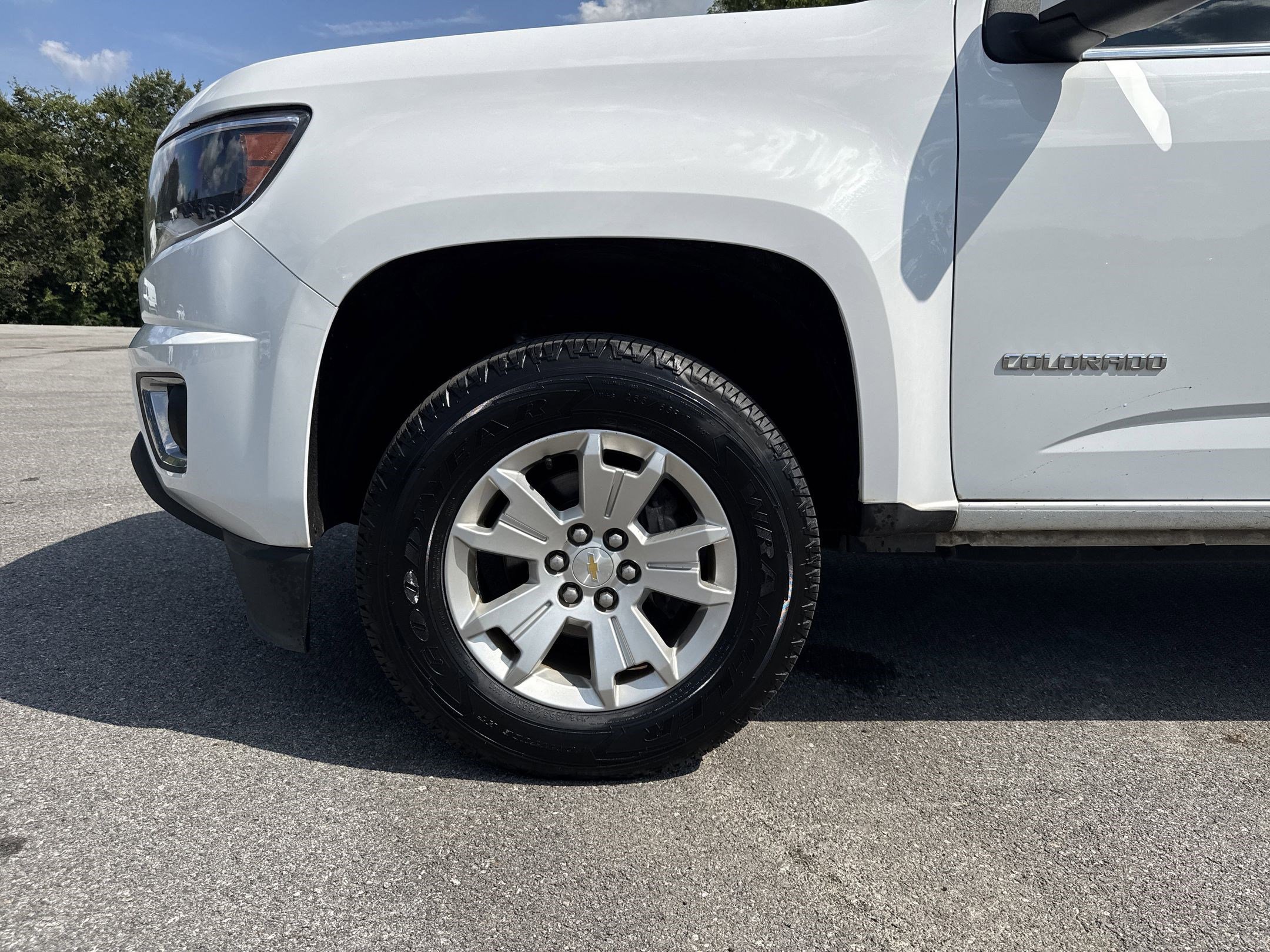 2017 Chevrolet Colorado LT photo 11