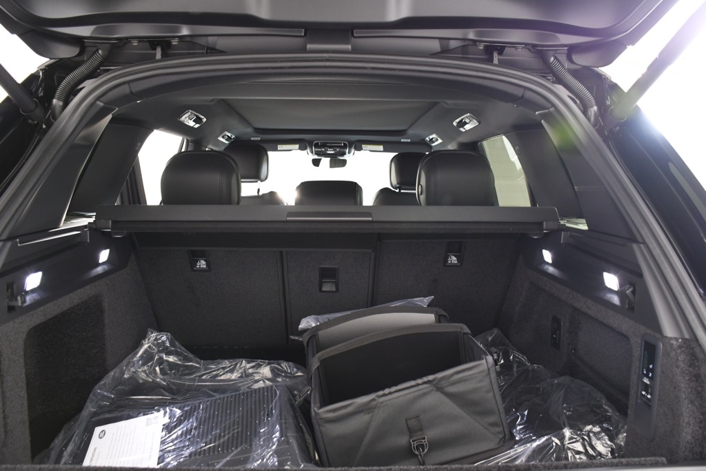 2025 Land Rover Range Rover SE photo 23