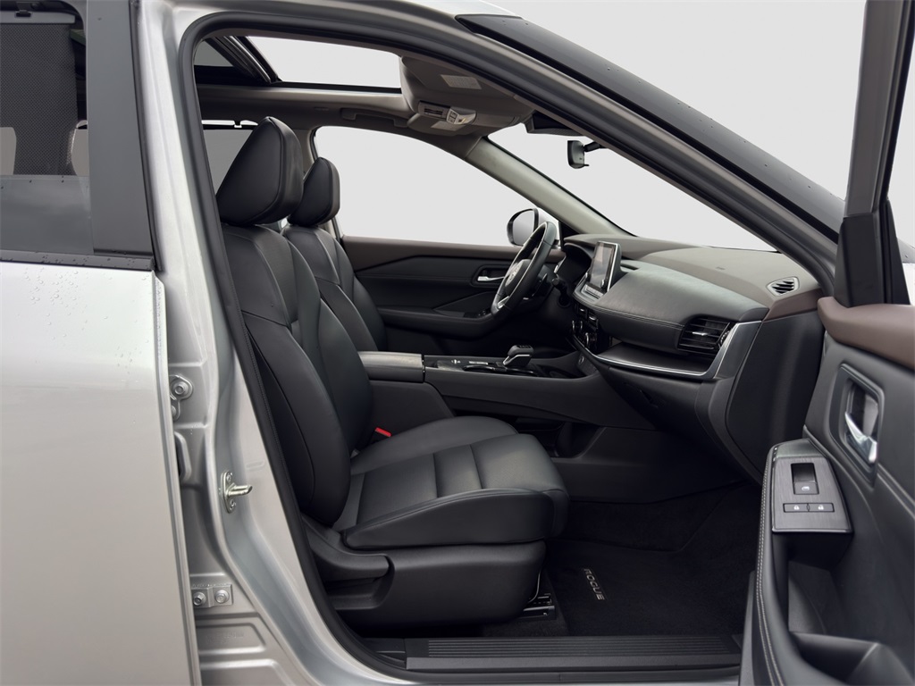 2022 Nissan Rogue SV photo 18