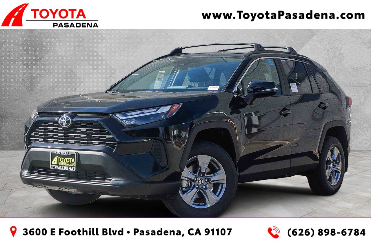 2025 Toyota RAV4 XLE's photo