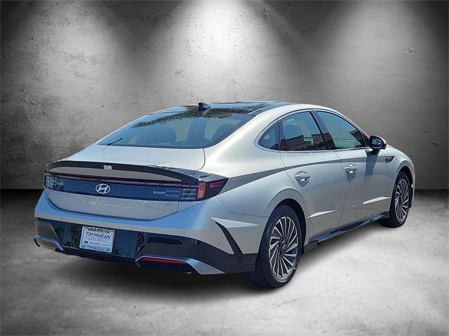 2025 Hyundai Sonata Hybrid Limited photo 2