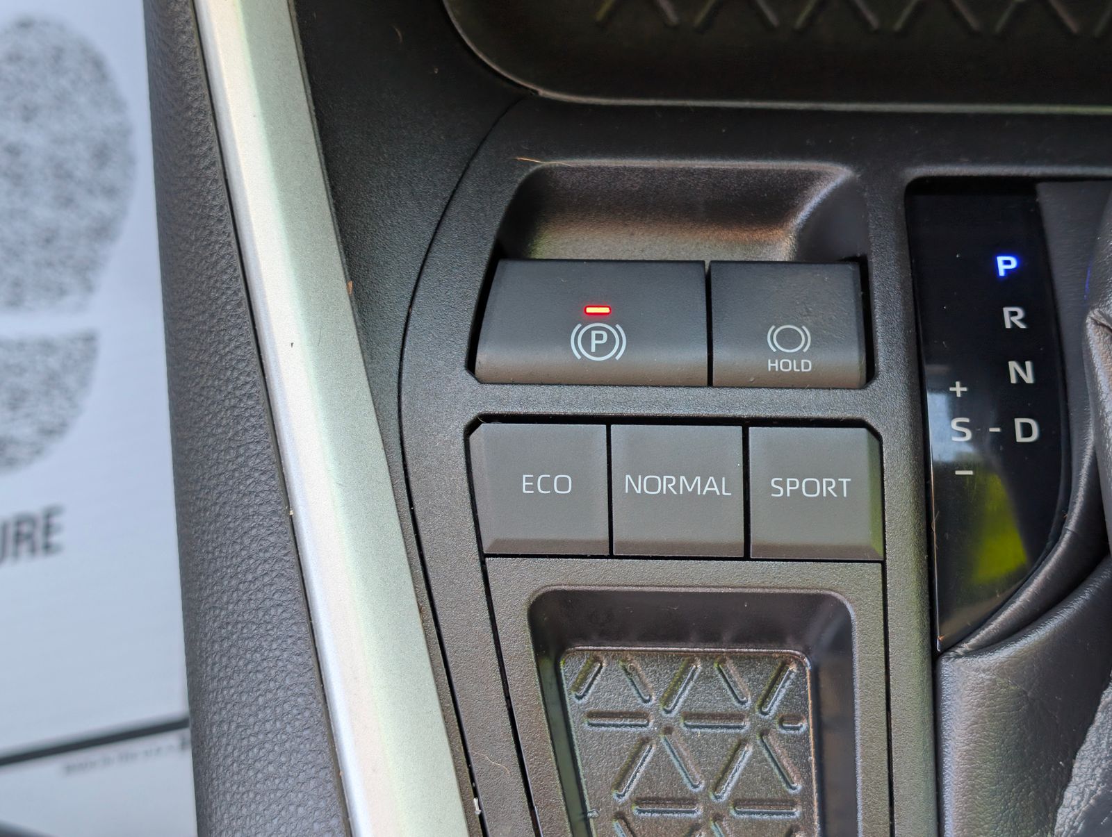 2020 Toyota RAV4 XLE photo 22