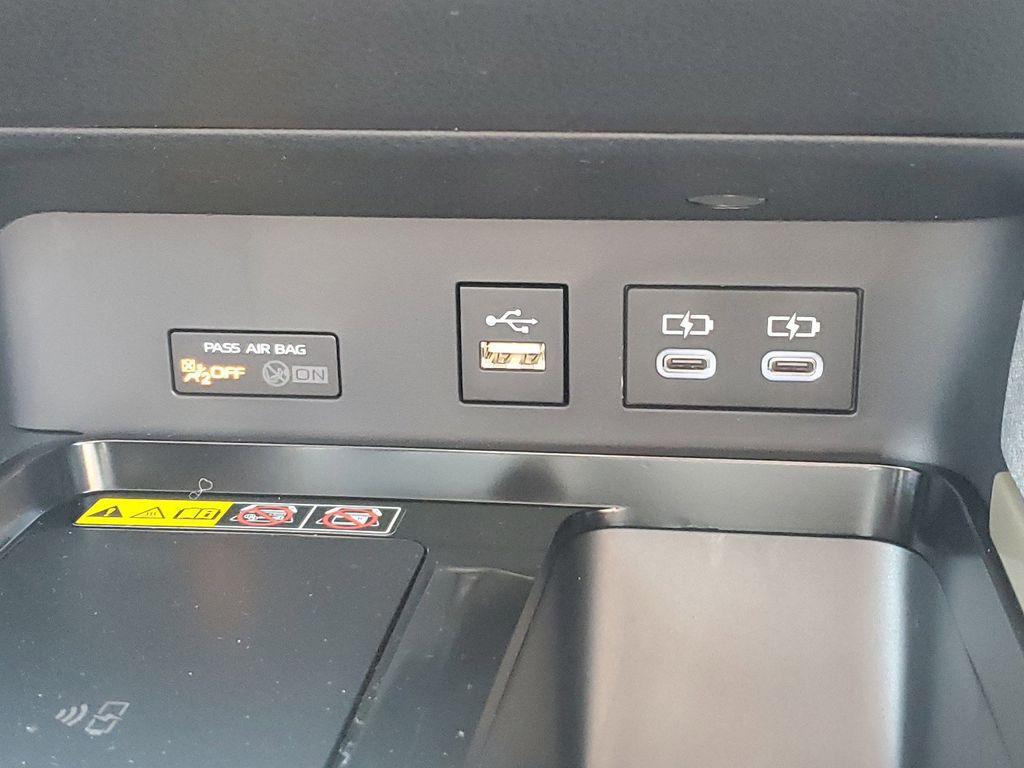 2025 Toyota Camry LE photo 25