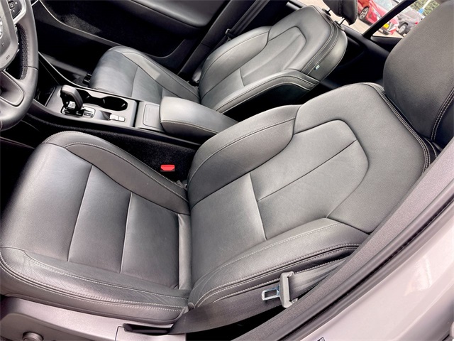 2024 Volvo XC40 AWD photo 3