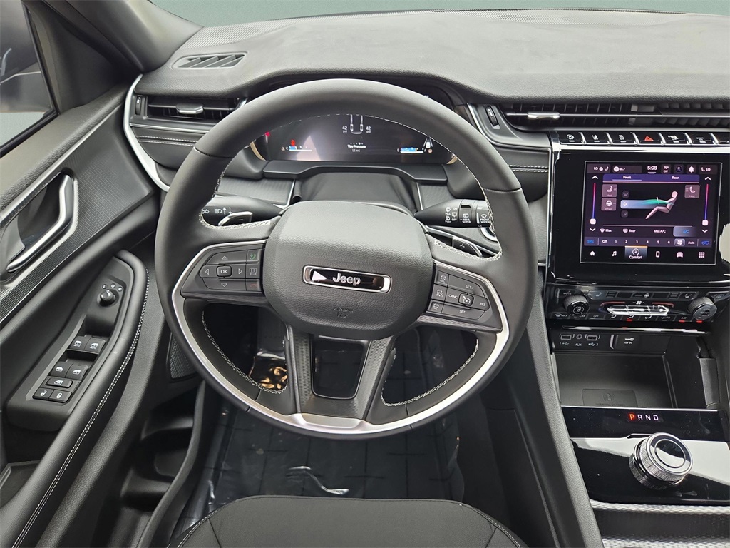 2025 Jeep Grand Cherokee Laredo photo 7