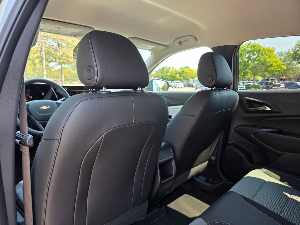 2025 Chevrolet Trax LT photo 23