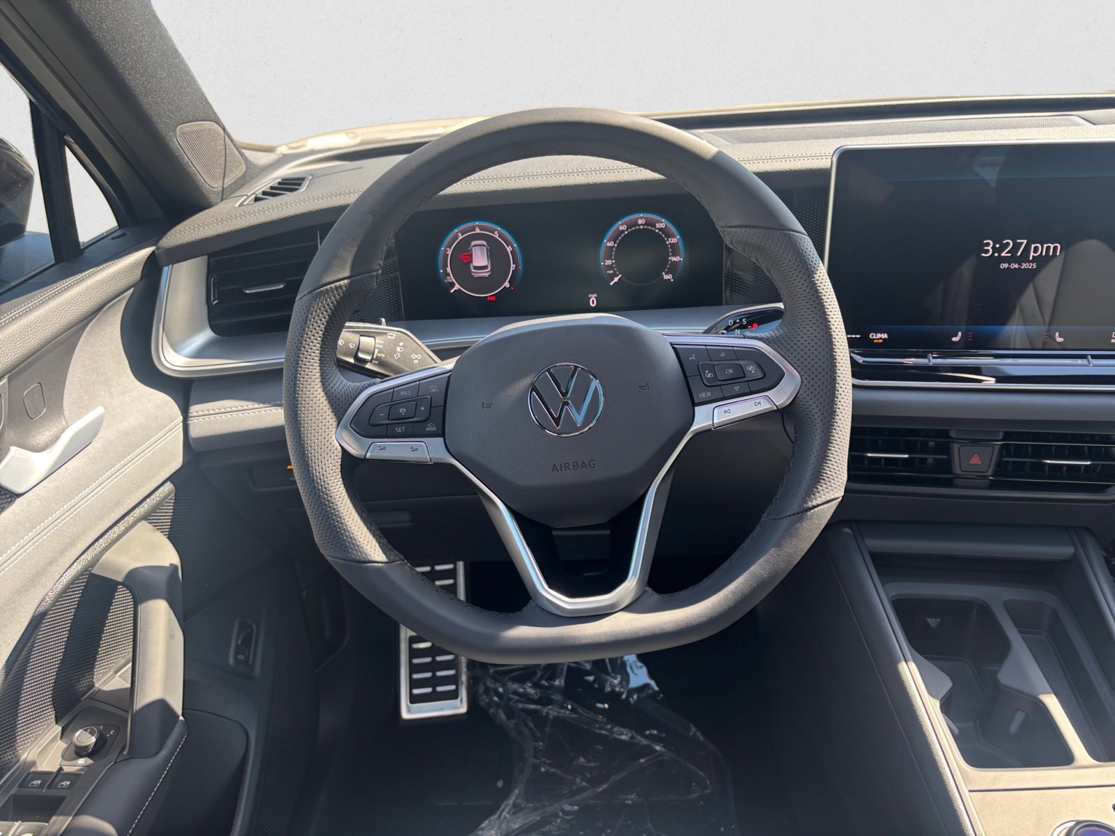 2025 Volkswagen Tiguan SE R-Line Black photo 12