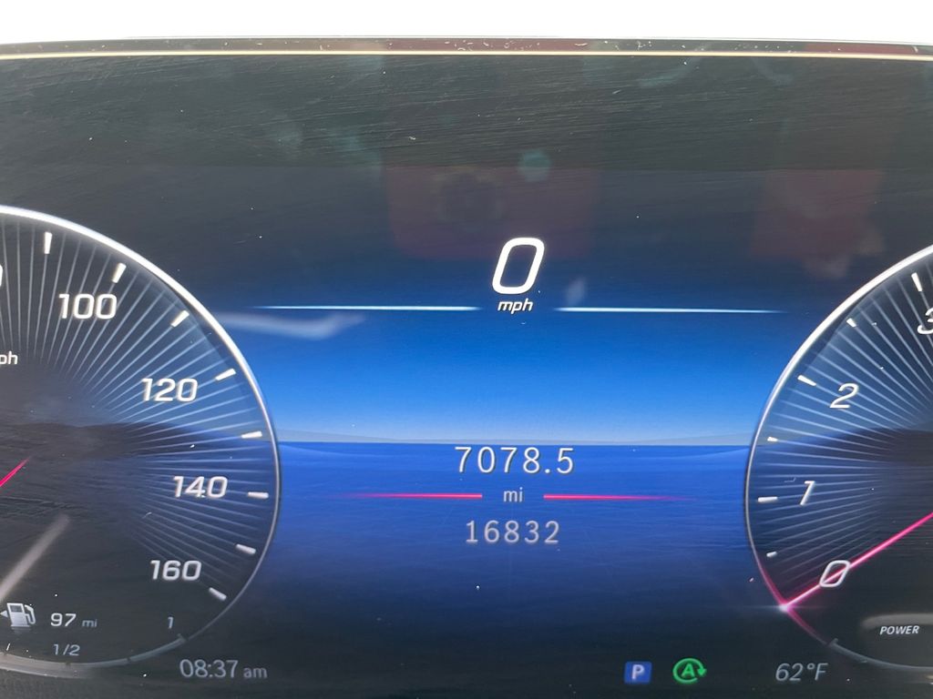 2024 Mercedes Benz GLB 250 photo 2