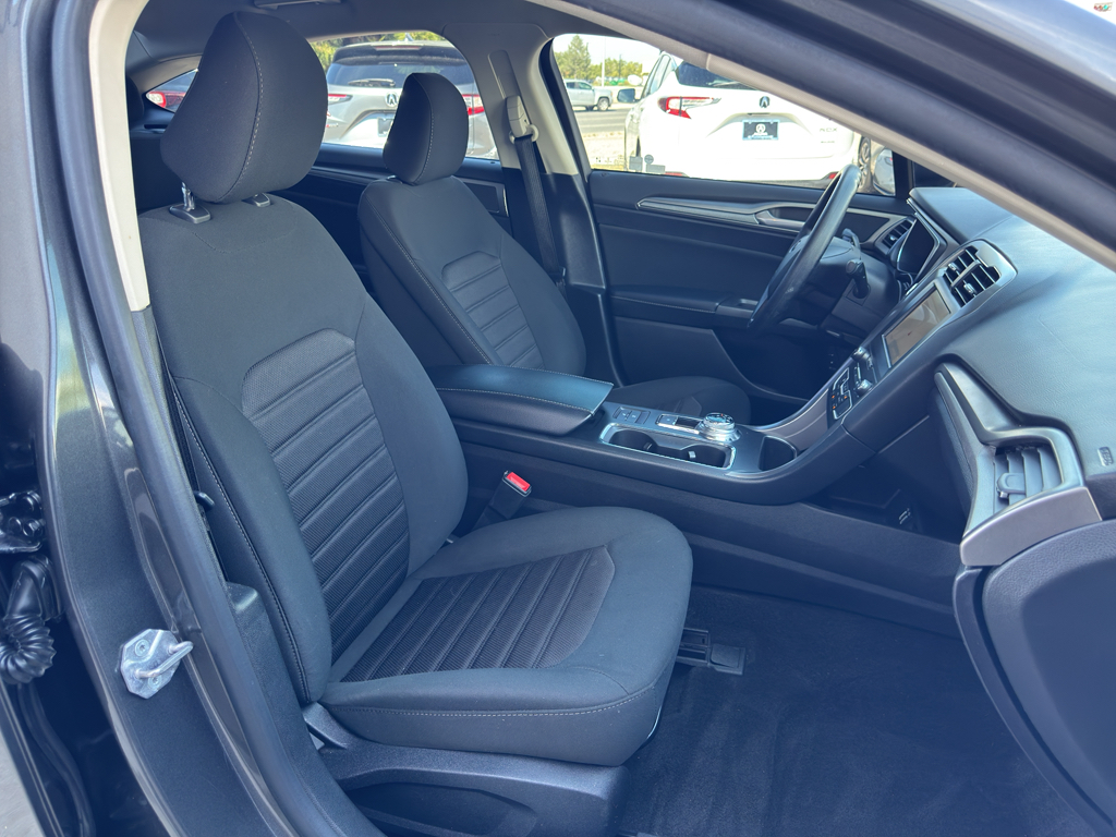2020 Ford Fusion Hybrid SE photo 13