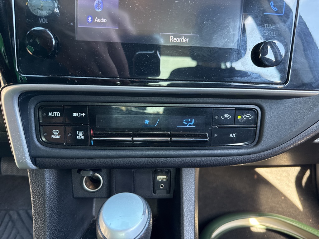 2017 Toyota Corolla LE photo 15