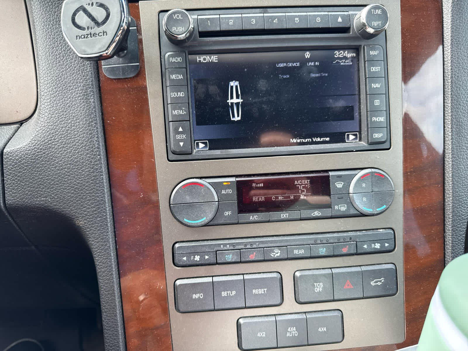 2014 Lincoln Navigator L photo 10