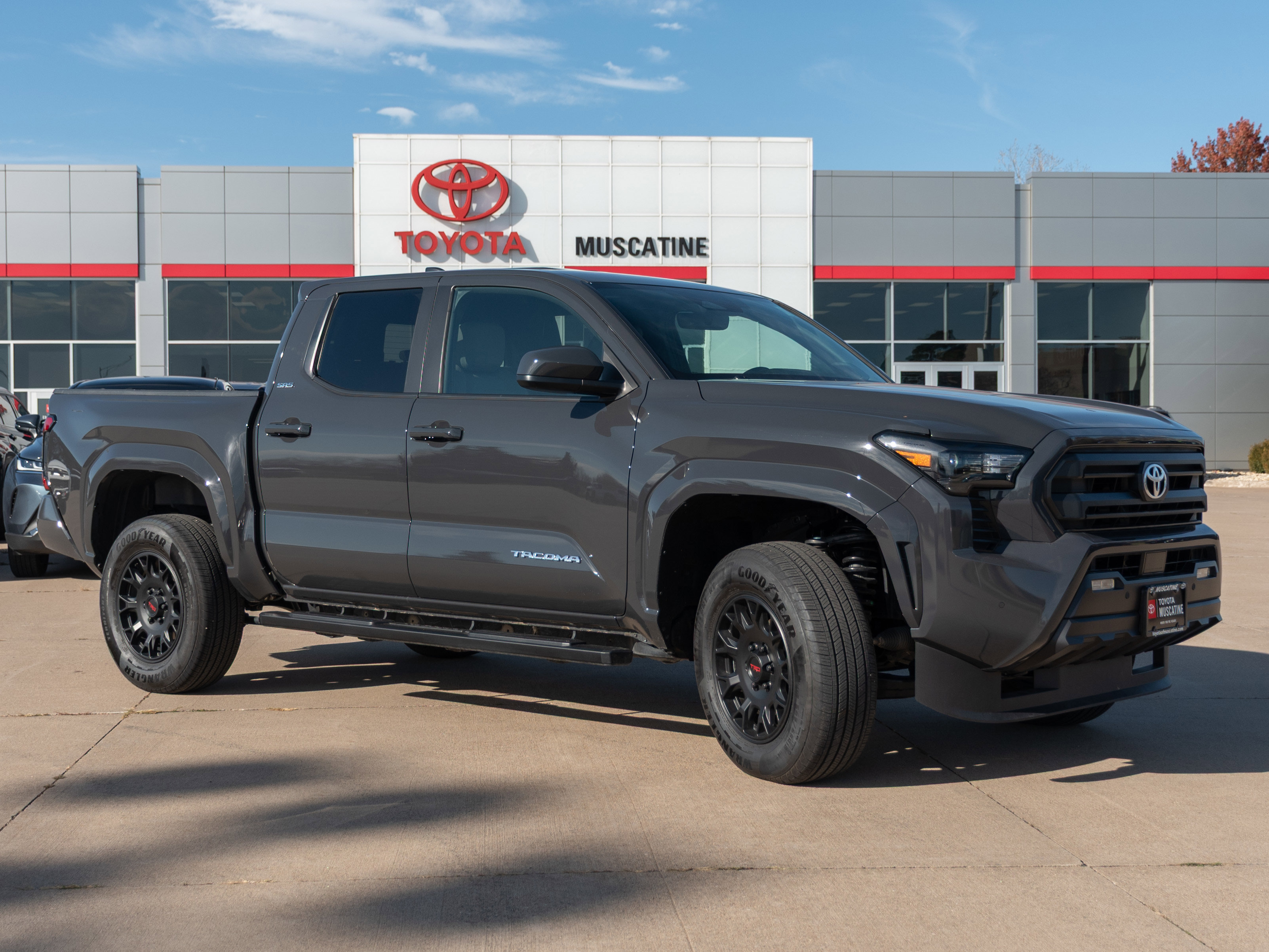 2025 Toyota Tacoma SR5's photo