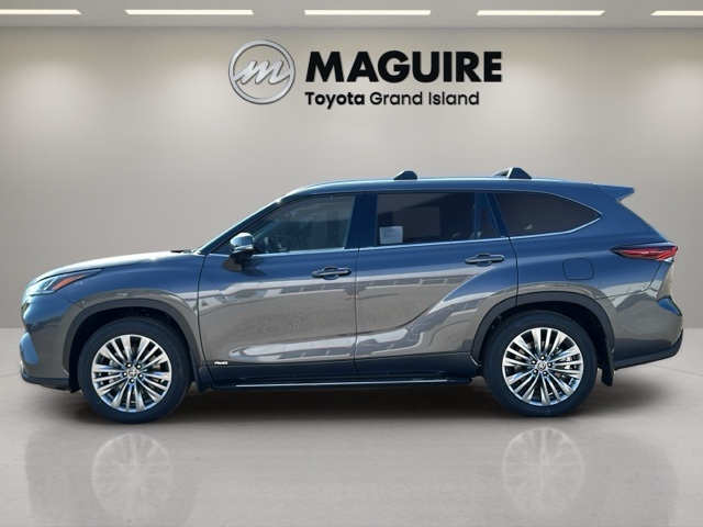 2025 Toyota Highlander Hybrid Platinum photo 17