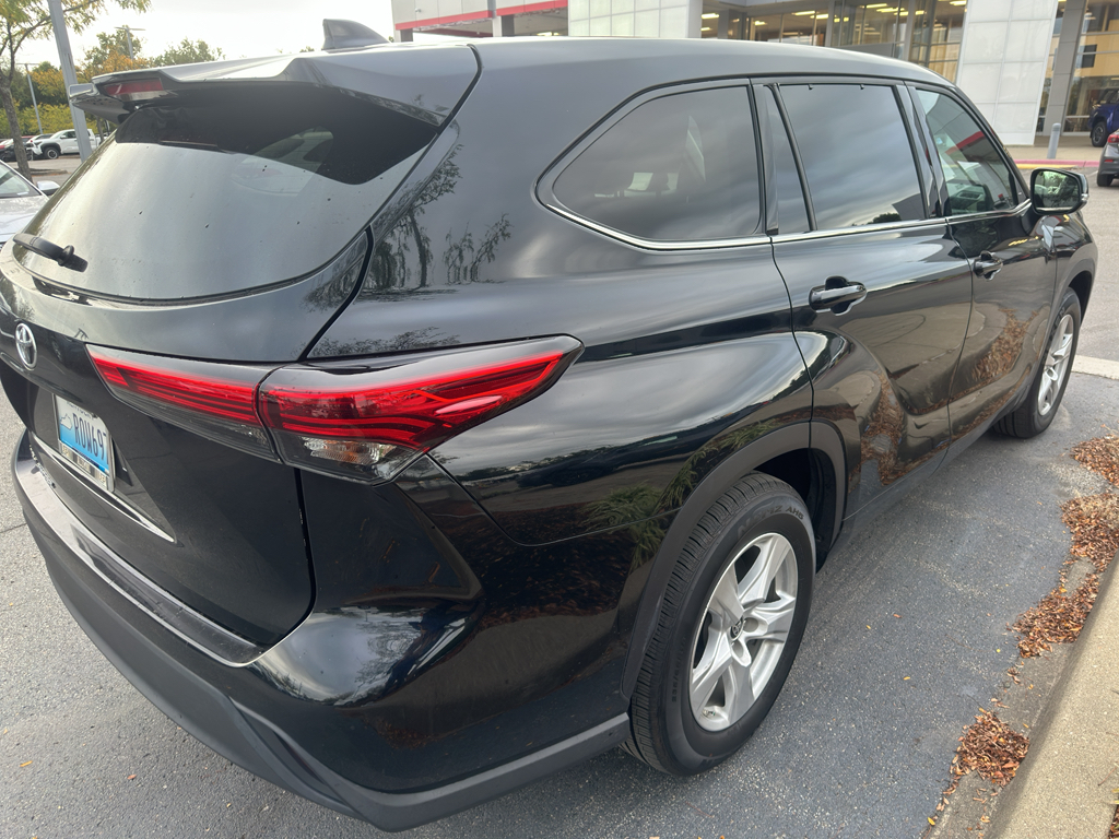 2021 Toyota Highlander L photo 4