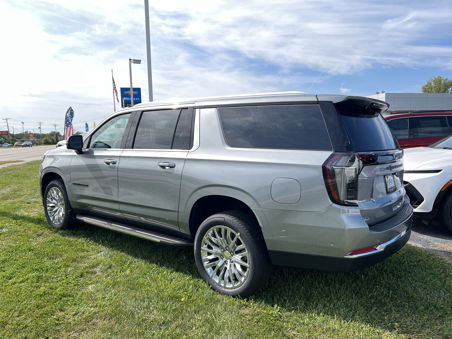 2025 Chevrolet Suburban LT photo 3
