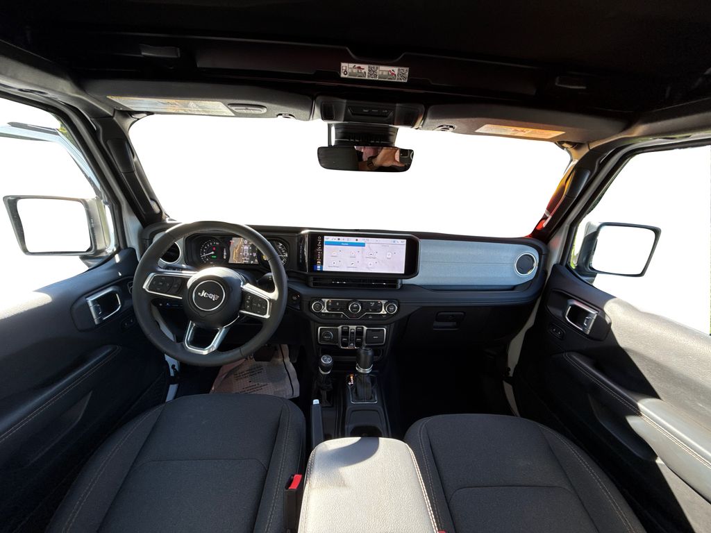 2024 Jeep Wrangler Sahara 4xe photo 7