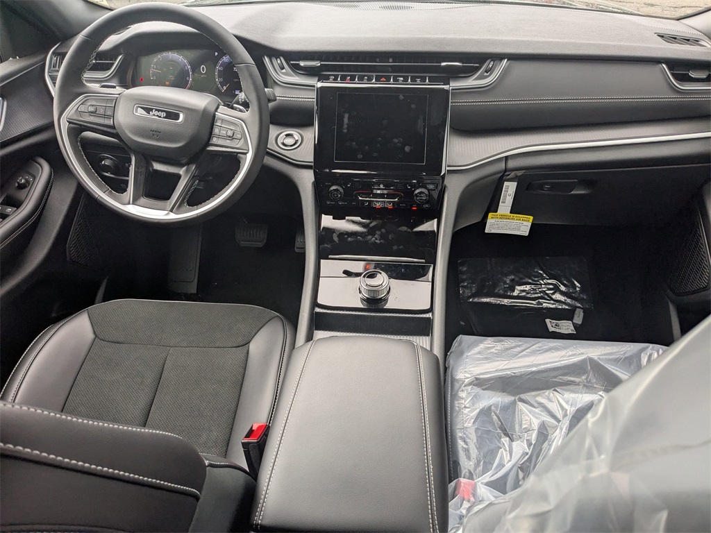 2025 Jeep Grand Cherokee Altitude X photo 16
