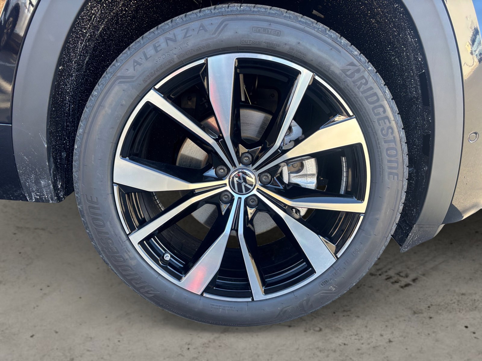 2025 Volkswagen Atlas SEL Premium R-Line photo 14