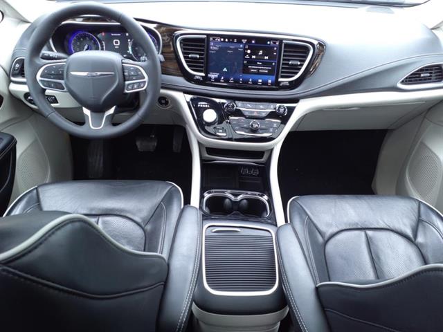2023 Chrysler Pacifica Limited photo 19