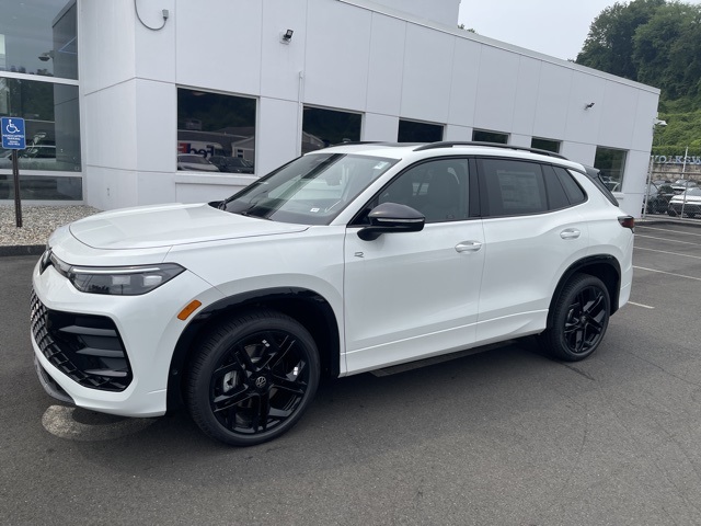 2025 Volkswagen Tiguan SE R-Line Black photo 2