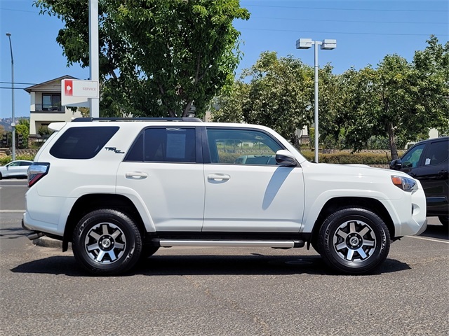 2023 Toyota 4Runner TRD Off-Road photo 3