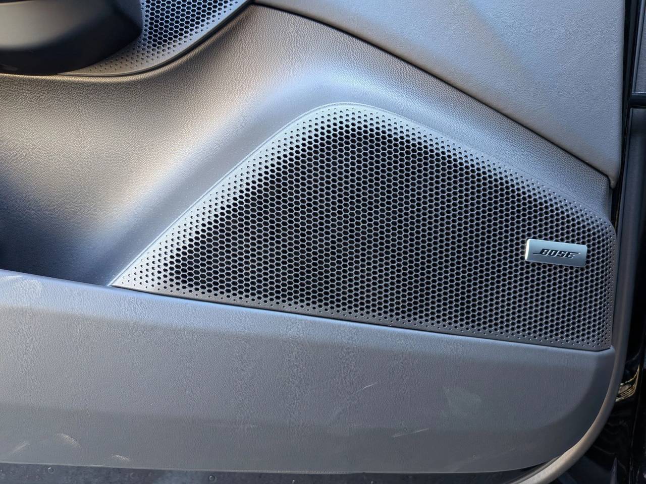 2025 Porsche Macan Electric Turbo photo 11
