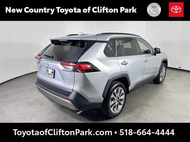 2022 Toyota RAV4 Limited photo 2