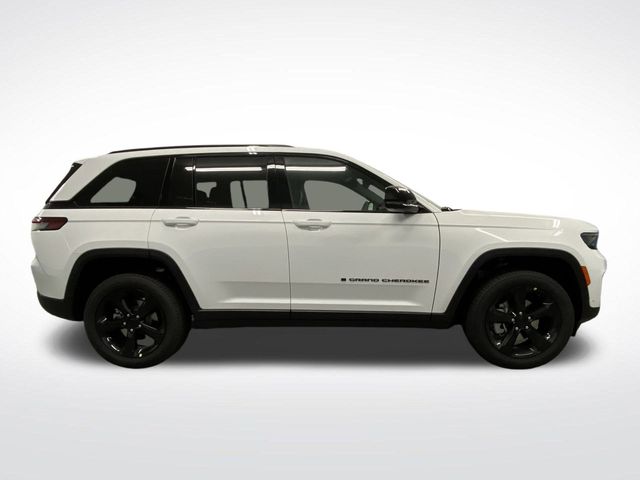 2025 Jeep Grand Cherokee Limited photo 2