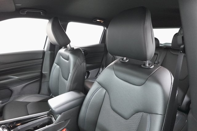 2025 Jeep Compass Latitude photo 13