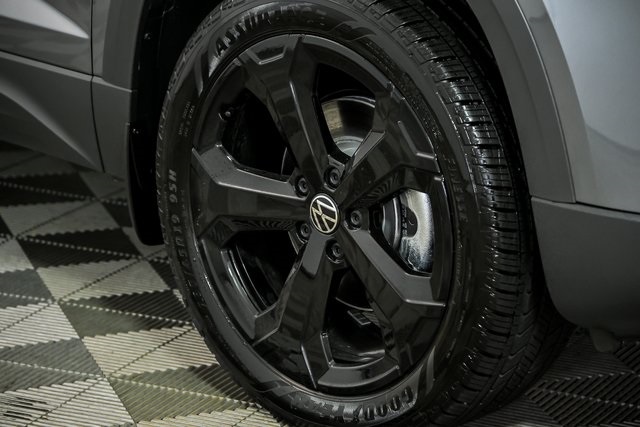 2025 Volkswagen Taos SEL photo 4