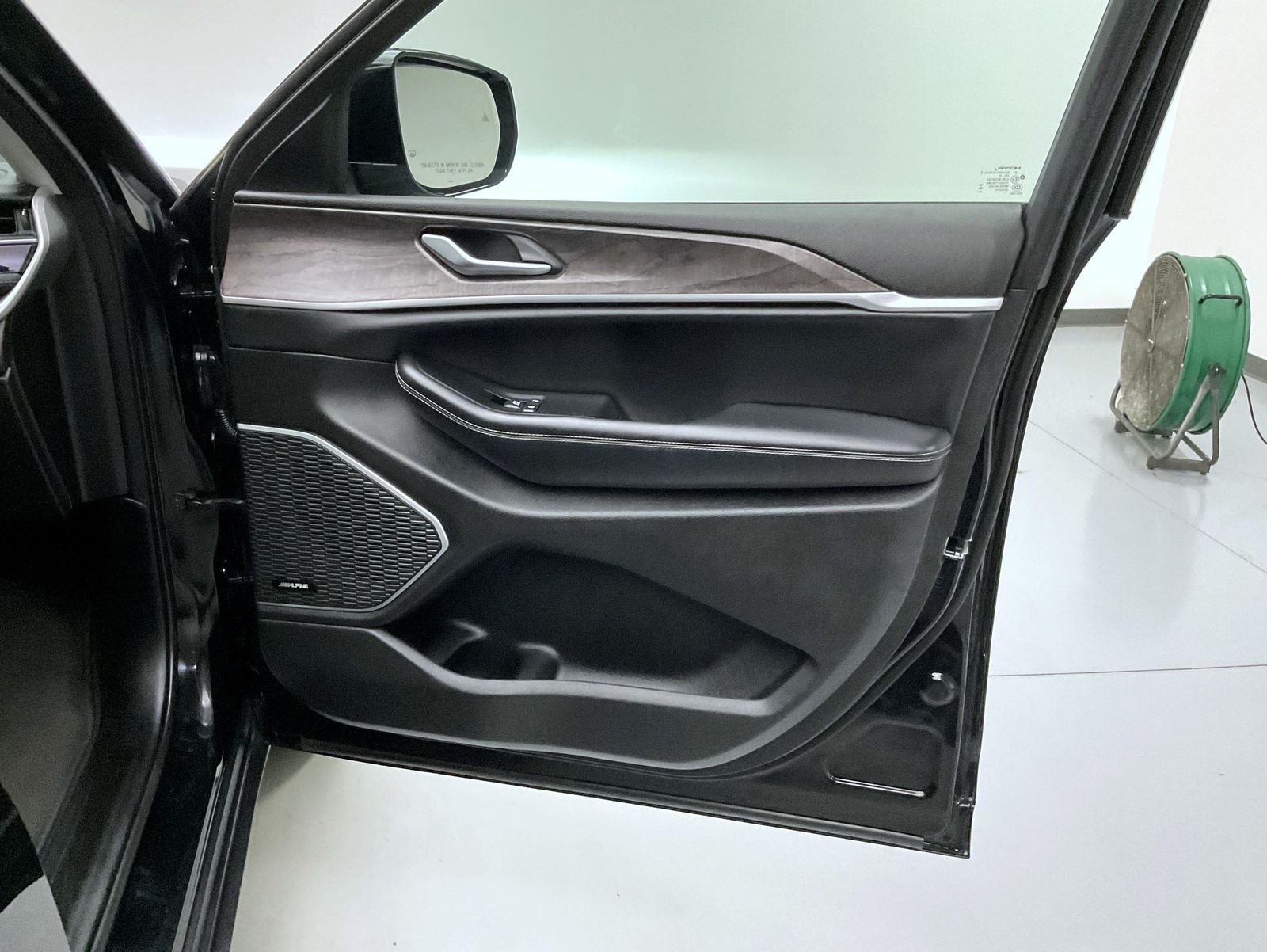 2023 Jeep Cherokee 4xe photo 13