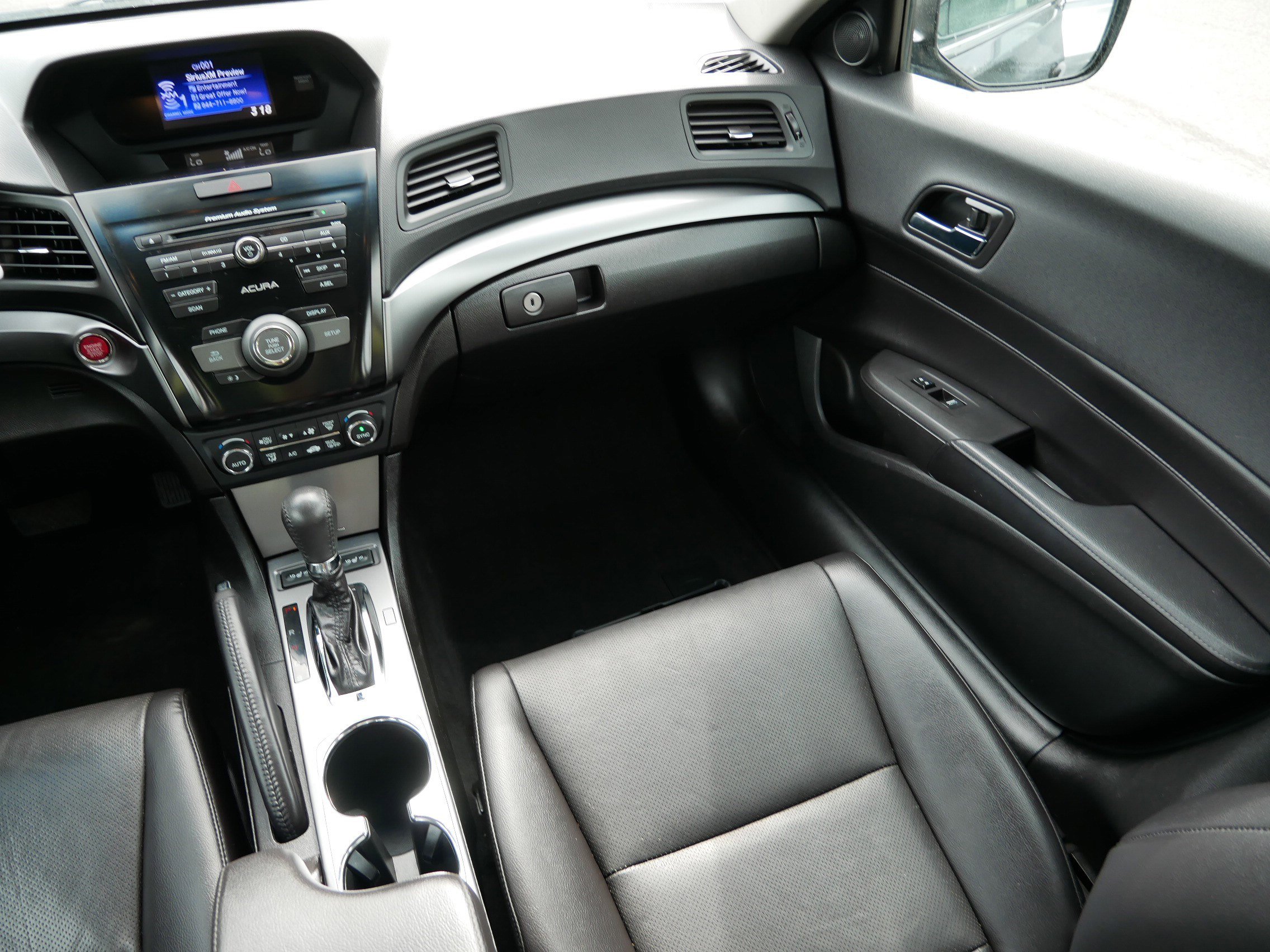 2013 Acura ILX 2.0L Premium photo 11