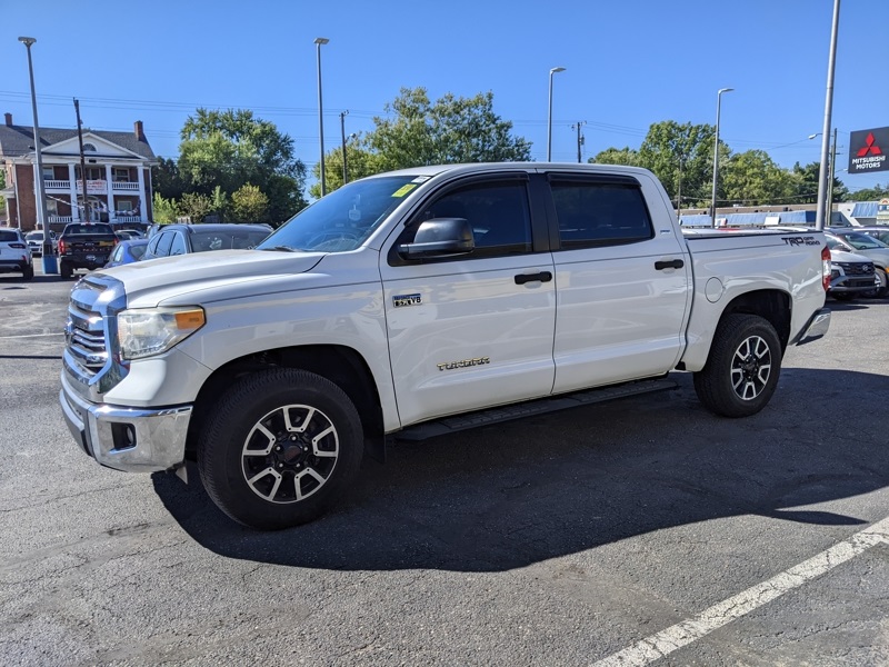 2017 Toyota Tundra SR5 photo 4