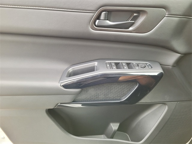 2025 Nissan Pathfinder S photo 21