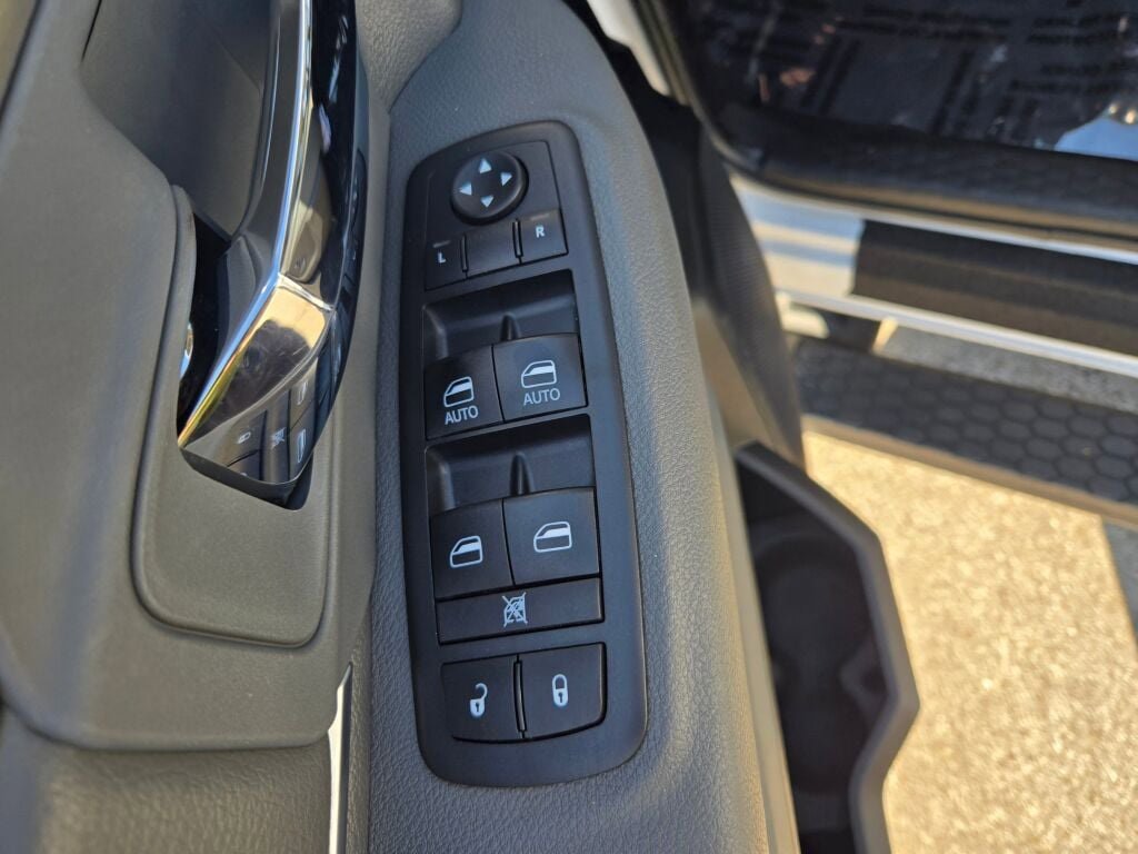 2019 Ram 1500 Classic SLT photo 17