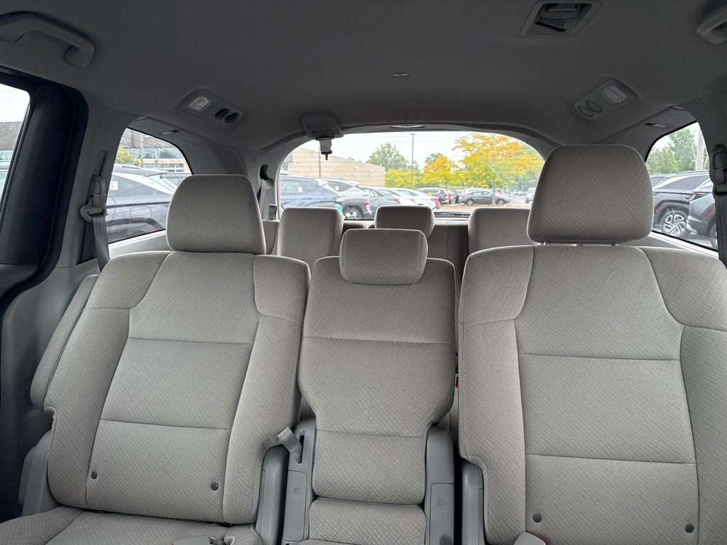 2017 Honda Odyssey SE photo 3
