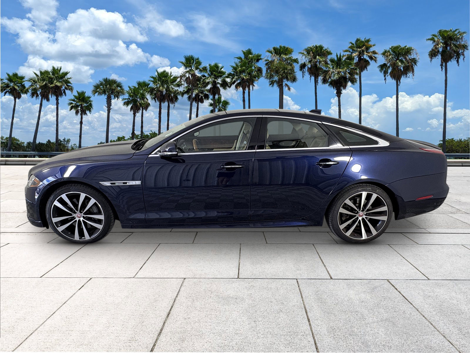2019 Jaguar XJ R-Sport photo 2