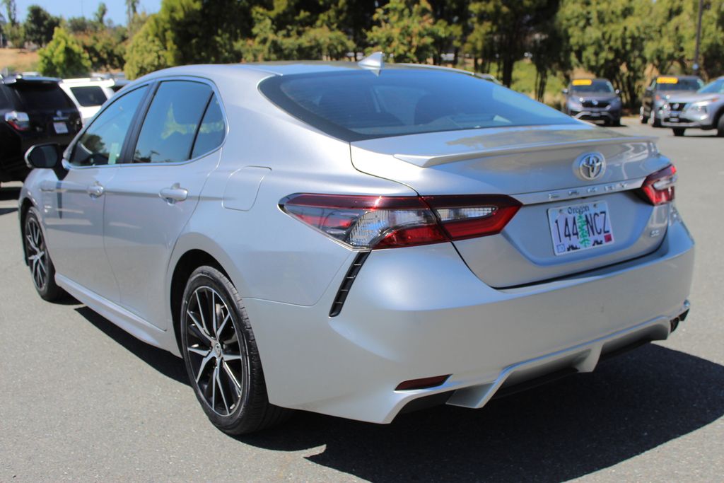 2022 Toyota Camry SE photo 8