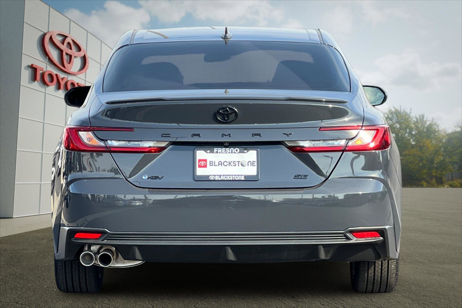 2025 Toyota Camry SE photo 3
